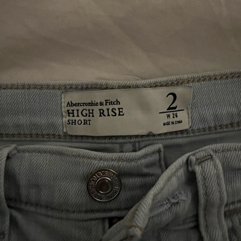 Abercrombie & Fitch High Rise Short - Picture 3 of 3